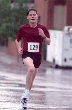 Rick Crume running in the Chase Race, Fargo, 2009